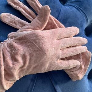 Elegant Pink Velveteen Gloves
